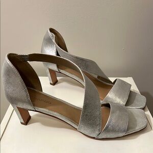 NIB Bernardo Camillo Suede Crossover Sandals